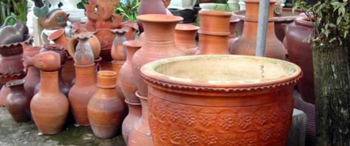 A mix of different-sized pots for added dimension to your garden.